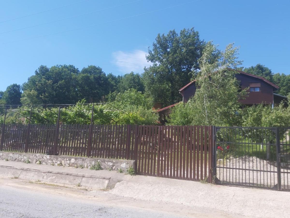 Casa Melania Eselnita Exterior foto