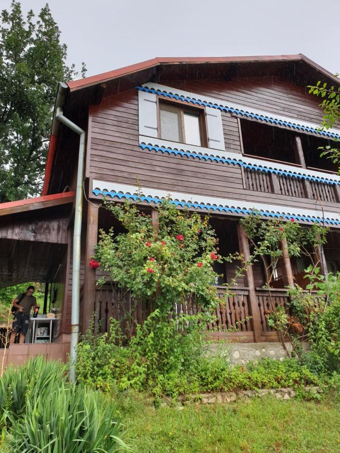 Casa Melania Eselnita Exterior foto