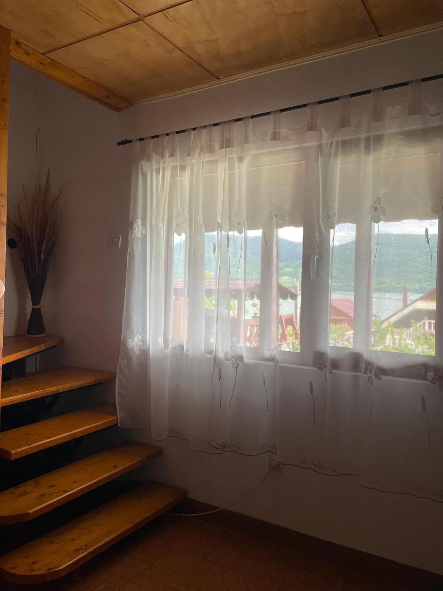 Casa Melania Eselnita Exterior foto
